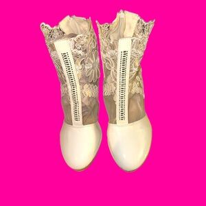 Women’s Flower Lace White Ankle Boots 🔥🔥🤩🤩